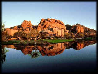 Edificio proncipal de The Boulders, viendo hacia el oeste.